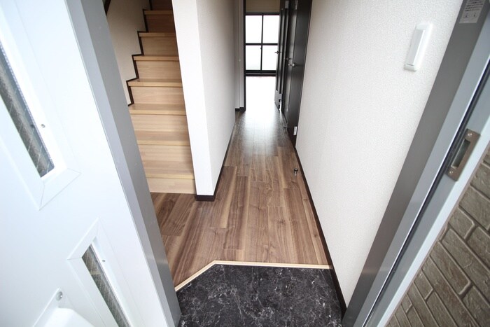 物件内観写真16　(玄関)