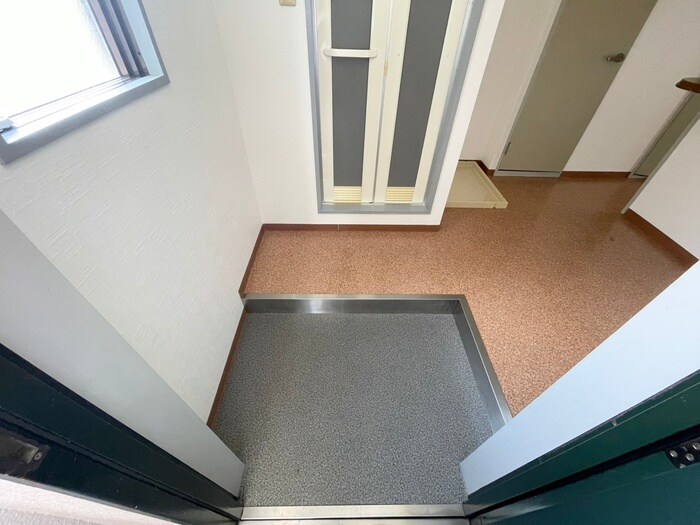 物件内観写真15　(玄関)