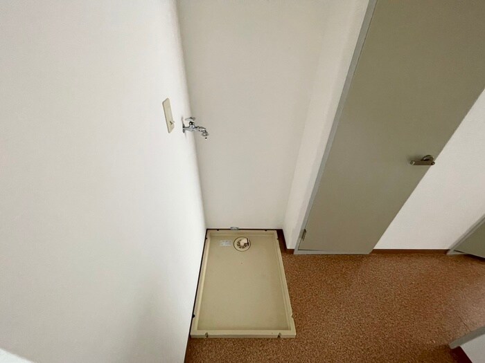 物件内観写真18　(洗濯機置場)