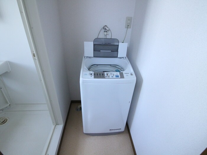 物件内観写真11　(洗濯機置場)