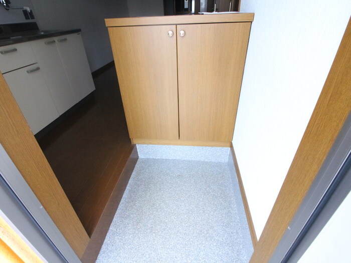 物件内観写真13　(玄関)