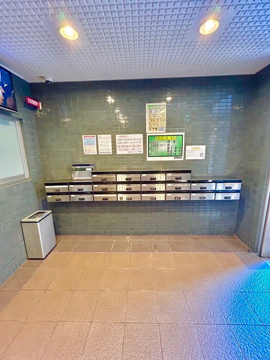 物件外観写真6　(エントランス部分)