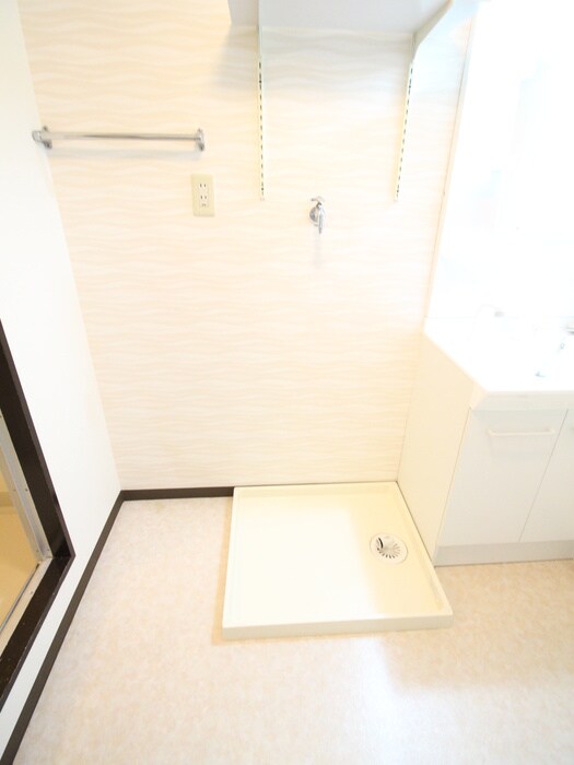 物件内観写真12　(洗濯機置場)