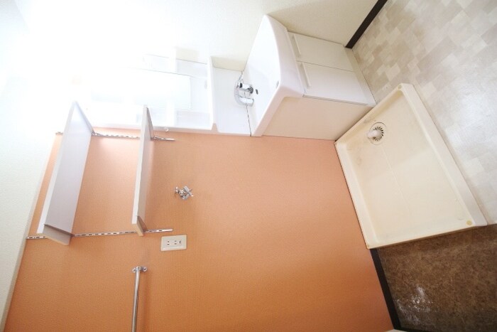 物件内観写真14　(洗濯機置場)