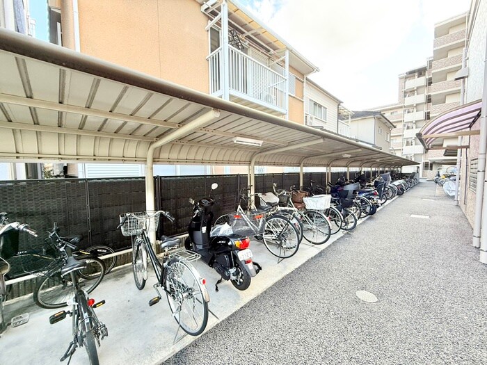 物件外観写真3　(駐輪場)