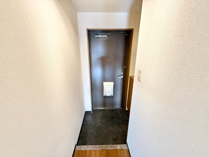 物件内観写真16　(玄関)