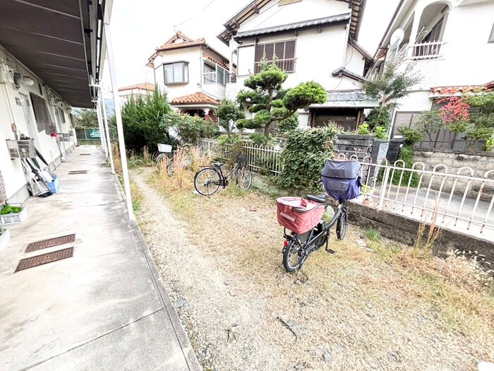 物件外観写真5　(駐輪場)