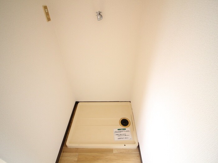 物件内観写真18　(洗濯機置場)