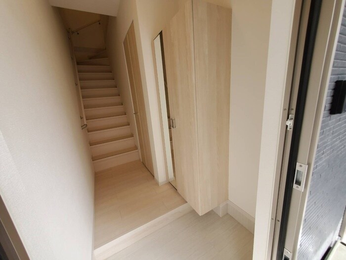 物件内観写真19　(玄関)