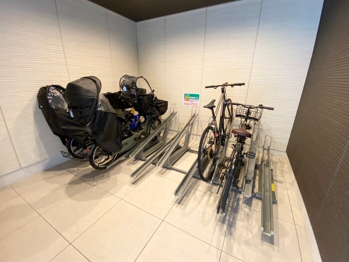 物件外観写真5　(駐輪場)