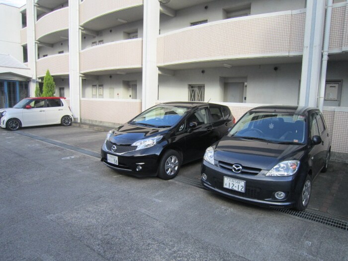 物件外観写真6　(駐車場)