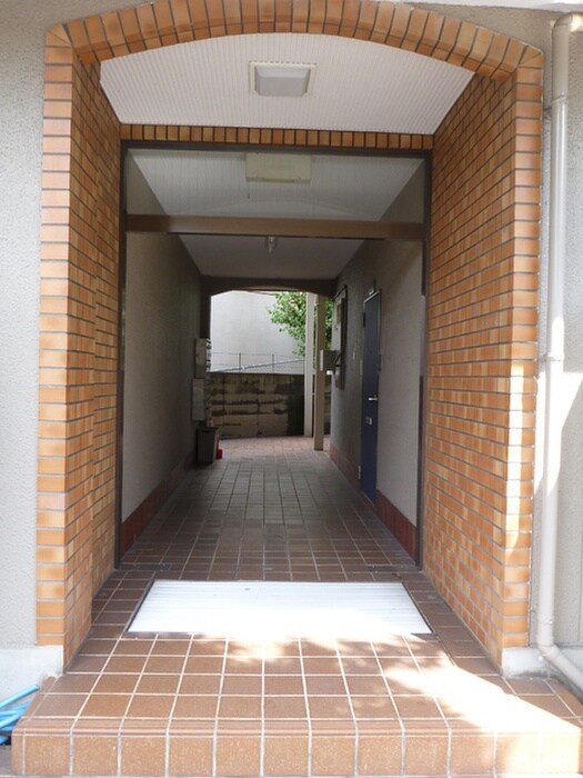 物件外観写真4　(エントランス部分)