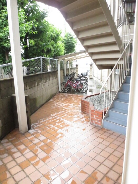 物件外観写真5　(駐輪場)