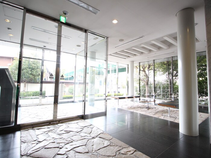 物件外観写真4　(エントランス部分)