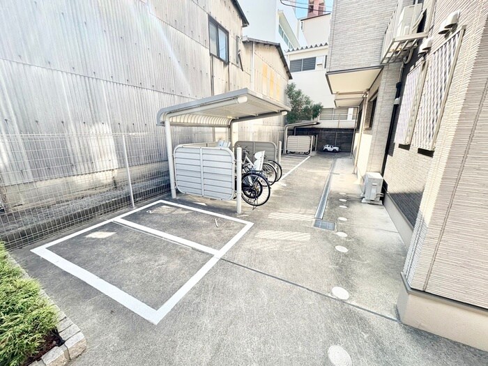 物件外観写真3　(駐輪場)