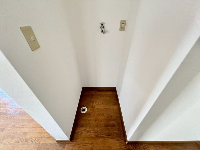 物件内観写真15　(洗濯機置場)