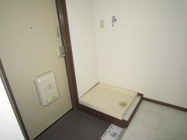 物件内観写真11　(洗濯機置場)