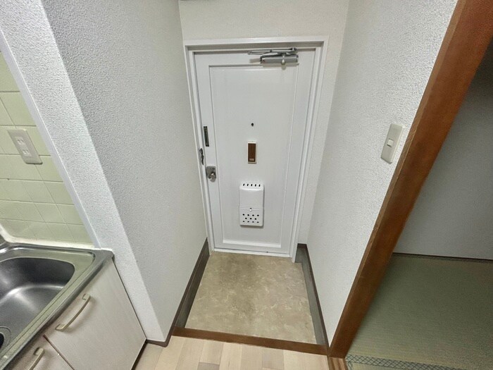 物件内観写真7　(玄関)