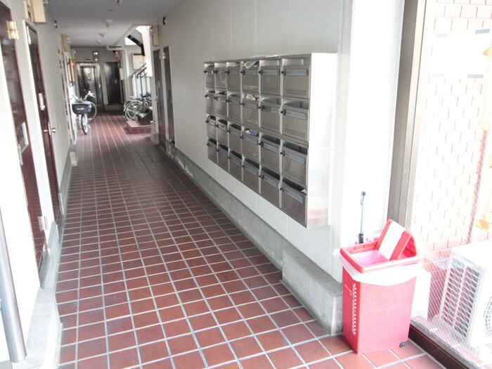 物件外観写真3　(エントランス部分)