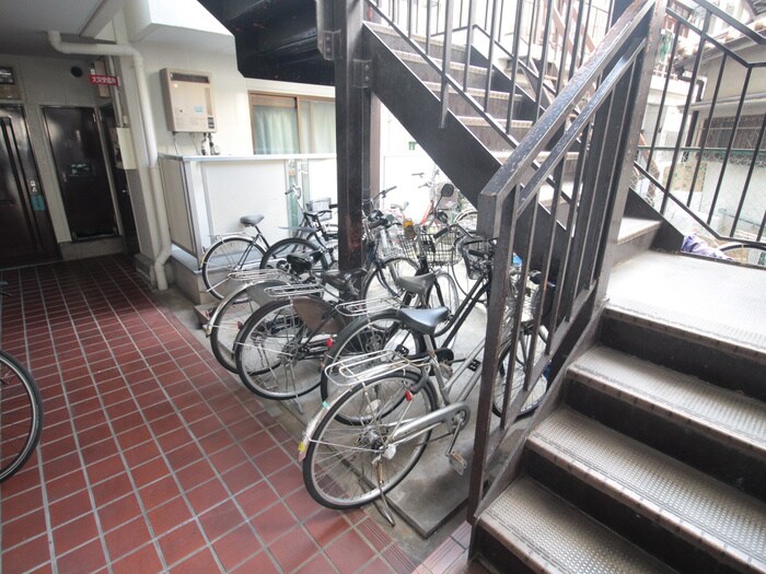 物件外観写真6　(駐輪場)