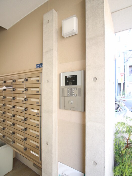 物件外観写真5　(エントランス部分)