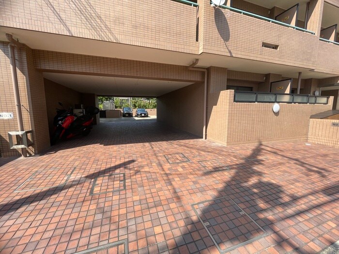 物件外観写真4　(駐車場)