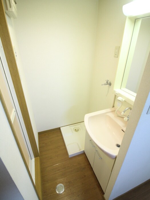 物件内観写真13　(洗濯機置場)