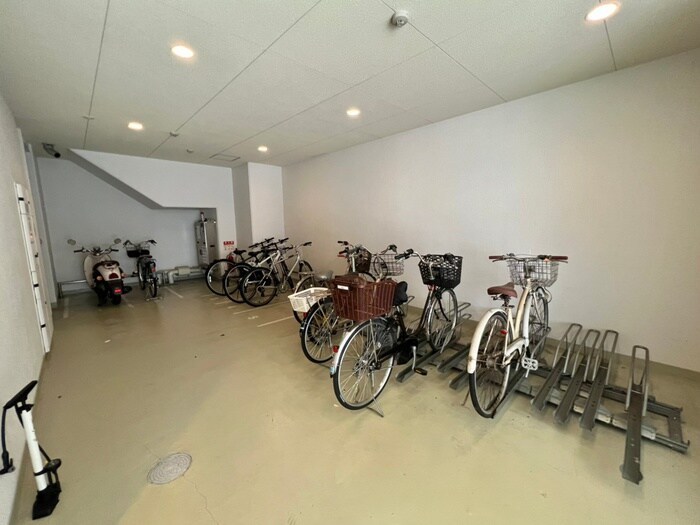 物件外観写真3　(駐輪場)