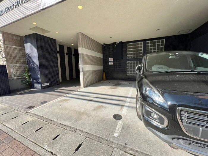 物件外観写真5　(駐車場)