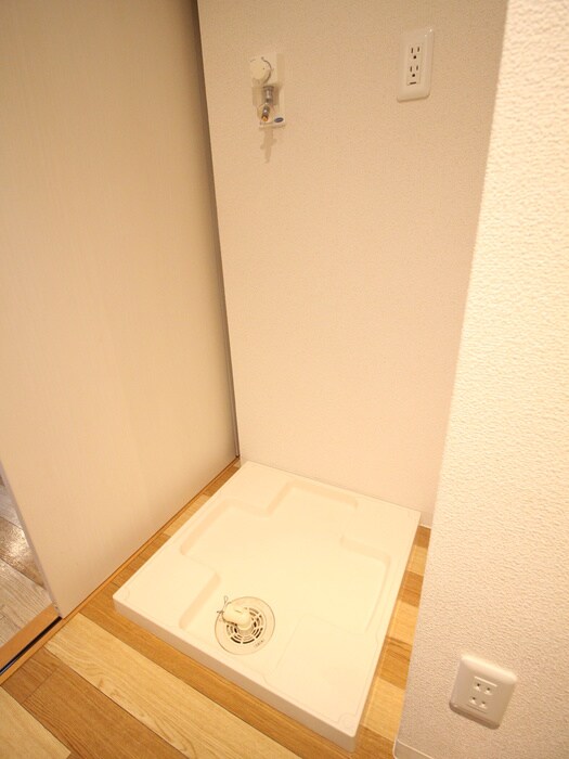 物件内観写真18　(洗濯機置場)