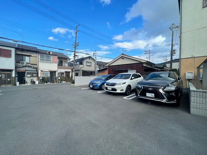 物件外観写真5　(駐車場)