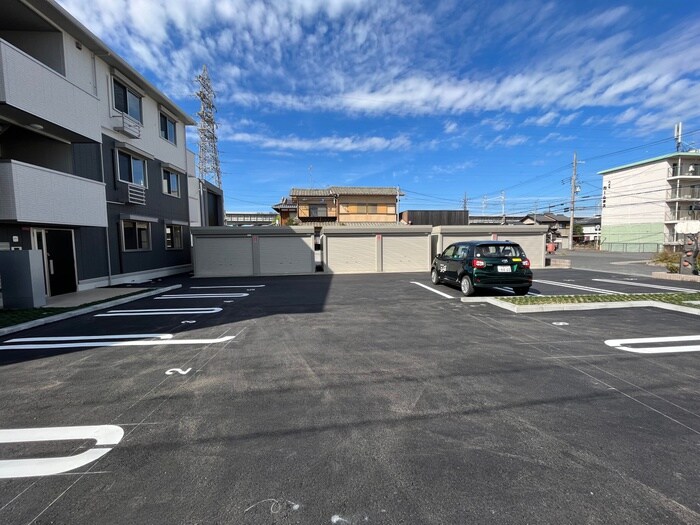 物件外観写真2　(駐車場)
