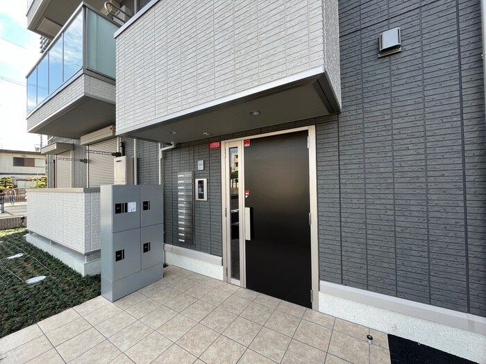 物件外観写真4　(エントランス部分)