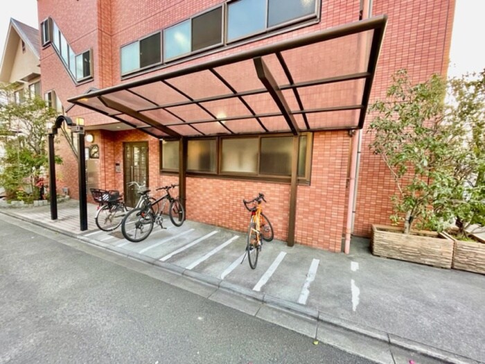 物件外観写真3　(駐輪場)