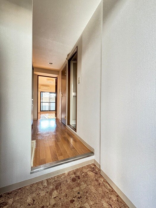 物件内観写真8　(廊下)