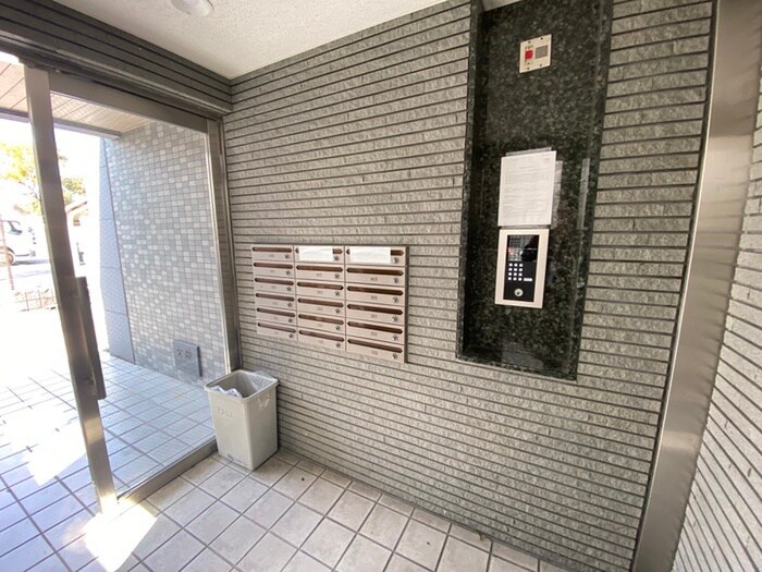 物件外観写真5　(エントランス部分)