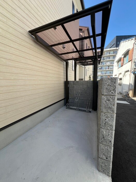物件外観写真4　(駐輪場)