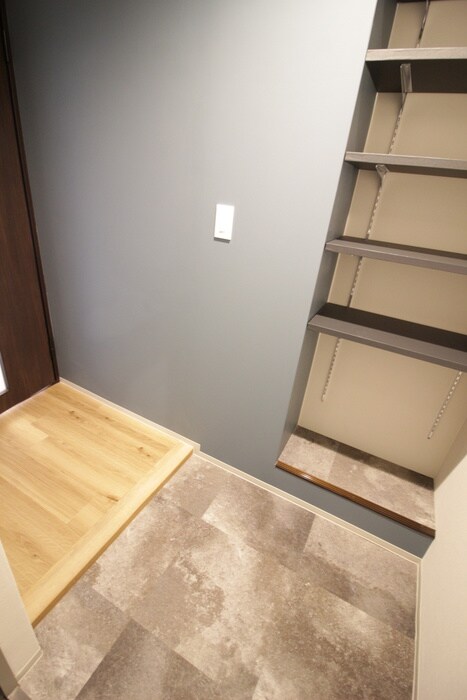 物件内観写真7　(玄関)