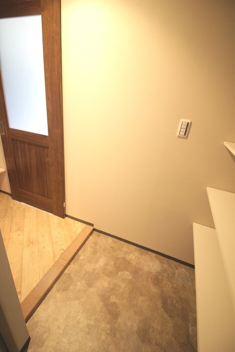 物件内観写真7　(玄関)