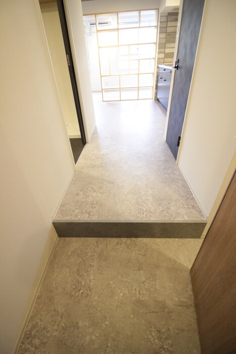 物件内観写真13　(玄関)