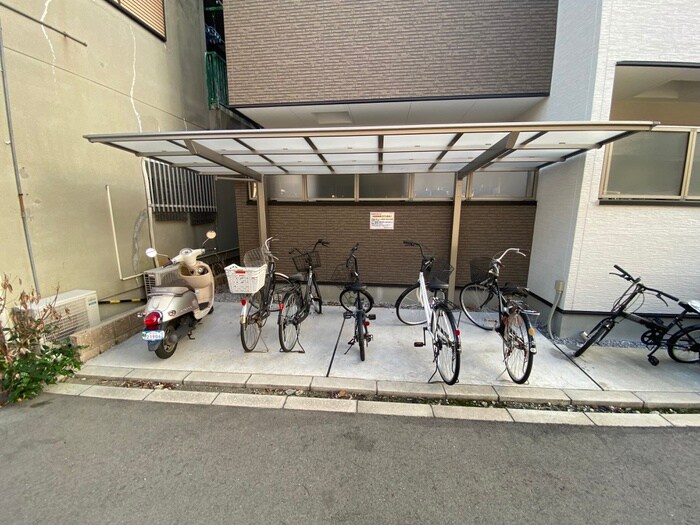 物件外観写真5　(駐輪場)