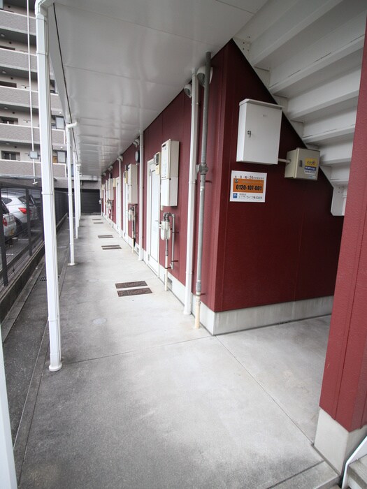 物件外観写真3　(エントランス部分)