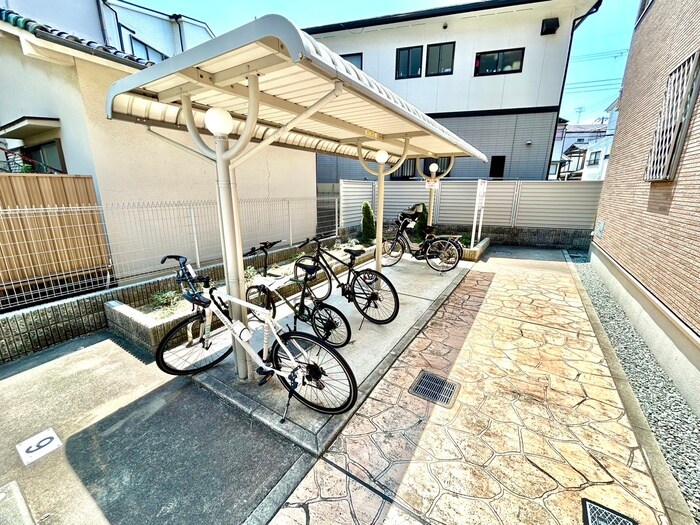 物件外観写真3　(駐輪場)