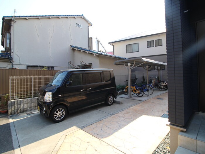 物件外観写真5　(駐車場)