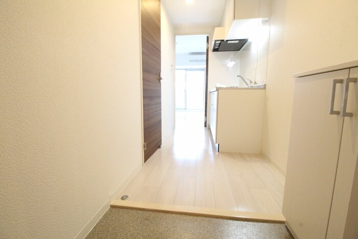 物件内観写真7　(玄関)