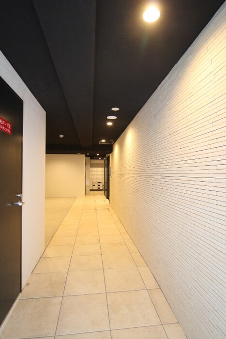 物件外観写真4　(エントランス部分)