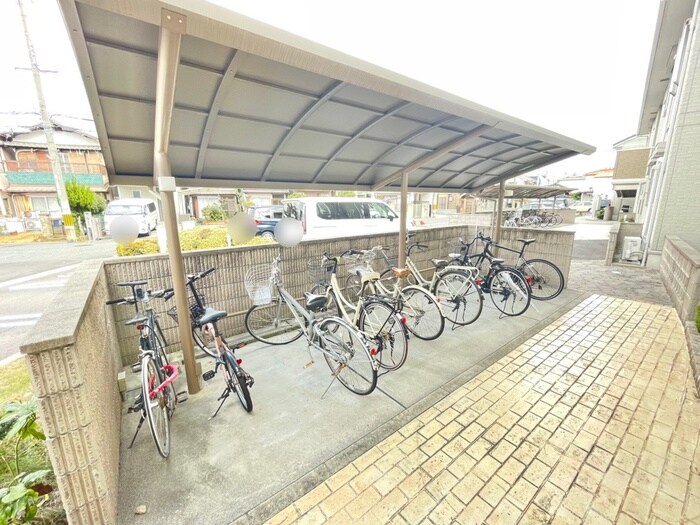 物件外観写真3　(駐輪場)