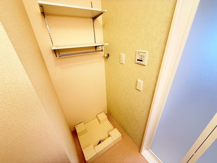 物件内観写真18　(洗濯機置場)