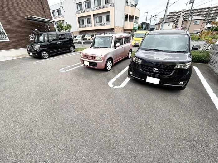物件外観写真5　(駐車場)