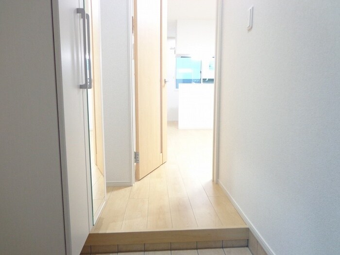 物件内観写真17　(玄関)